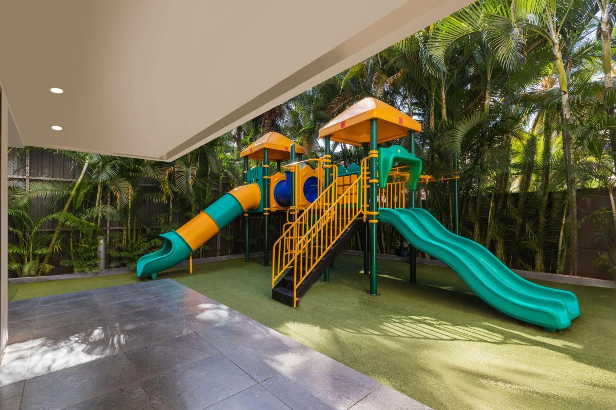 Hyatt Centric Candolim Goa Exterior foto Playground at the hotel