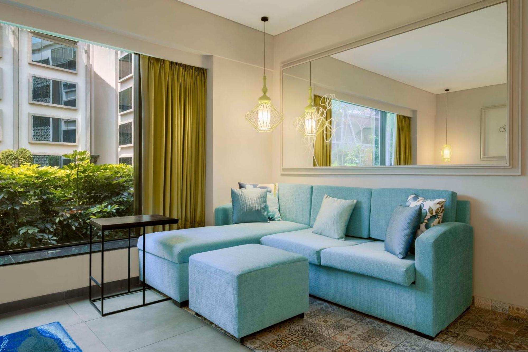 Hyatt Centric Candolim Goa Exterior foto A living room at the hotel