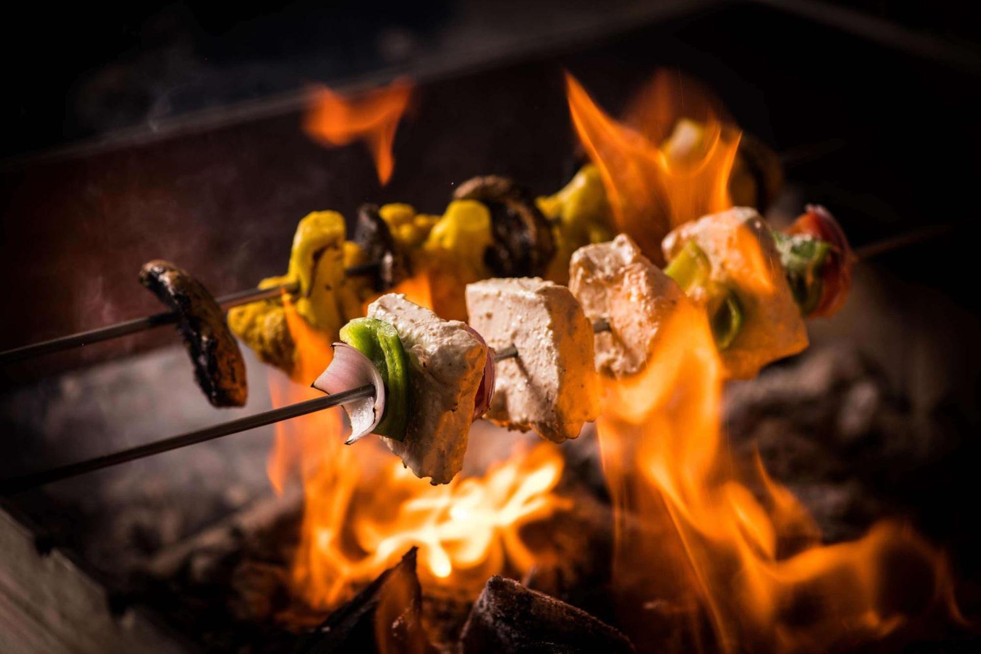 Hyatt Centric Candolim Goa Exterior foto Chicken tikka