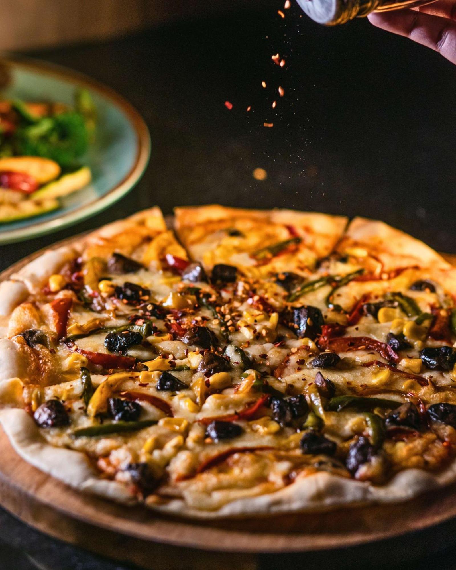 Hyatt Centric Candolim Goa Exterior foto A vegetarian pizza